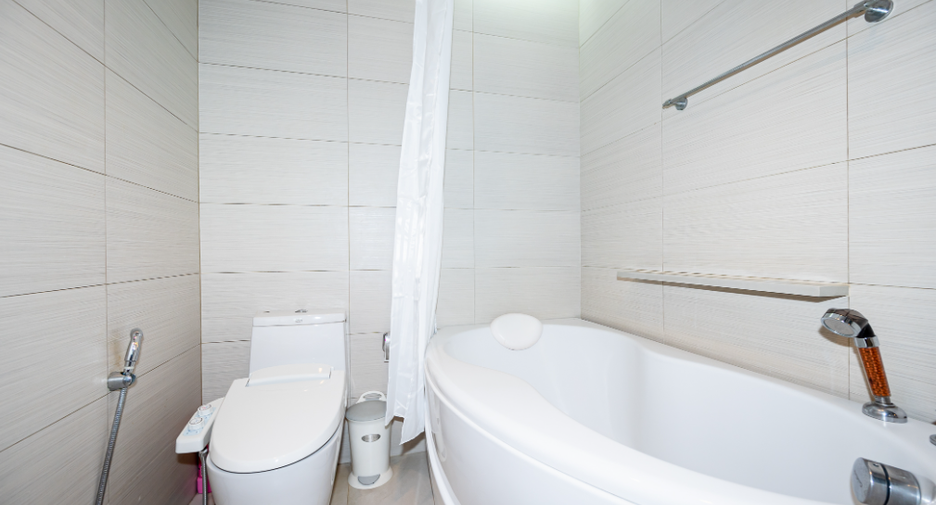 For sale 1 bed condo in Khlong Toei, Bangkok