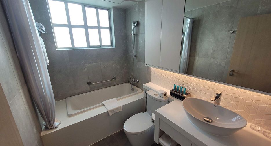 For rent 3 bedrooms condo in Khlong Toei, Bangkok