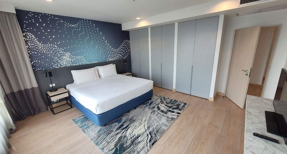 For rent 3 bedrooms condo in Khlong Toei, Bangkok