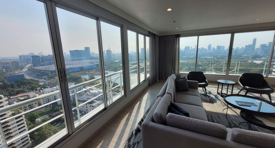 For rent 3 bedrooms condo in Khlong Toei, Bangkok