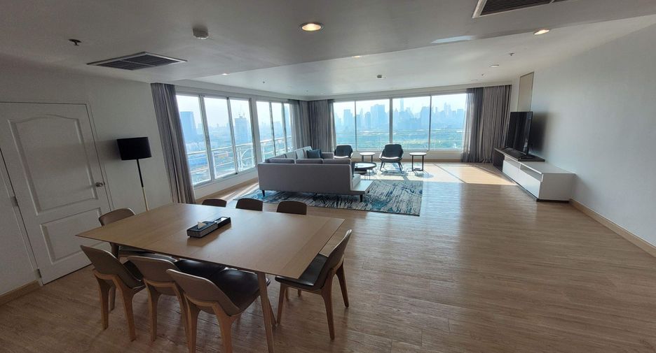 For rent 3 bedrooms condo in Khlong Toei, Bangkok