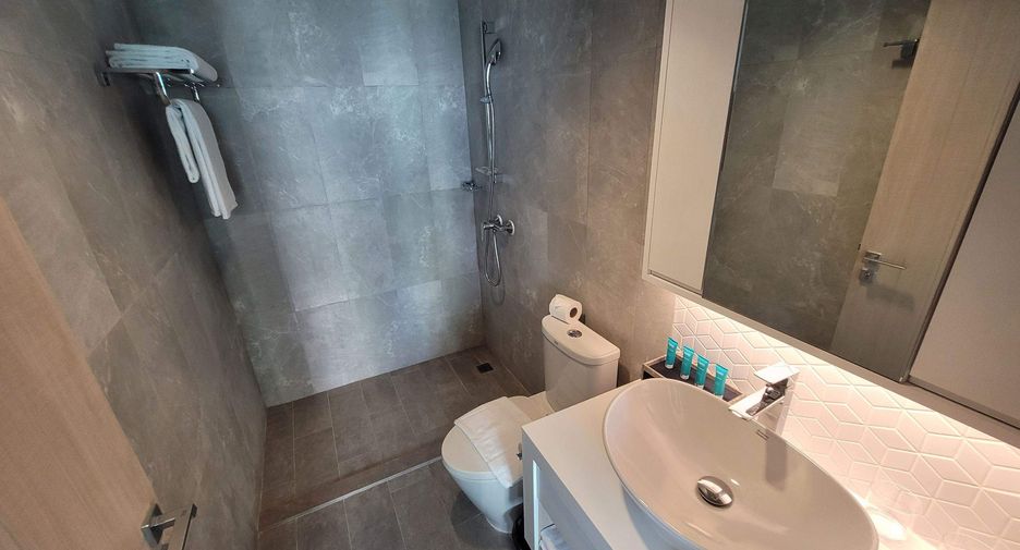 For rent 3 bedrooms condo in Khlong Toei, Bangkok