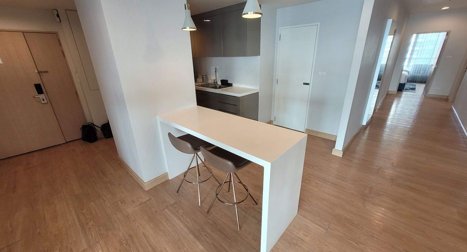 For rent 3 bedrooms condo in Khlong Toei, Bangkok