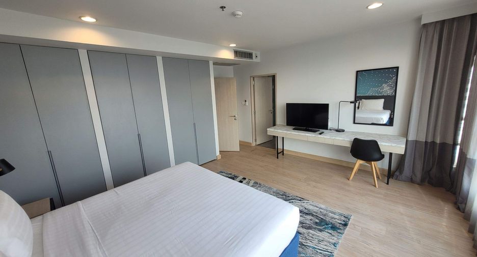 For rent 3 bedrooms condo in Khlong Toei, Bangkok