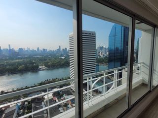 For rent 3 bedrooms condo in Khlong Toei, Bangkok
