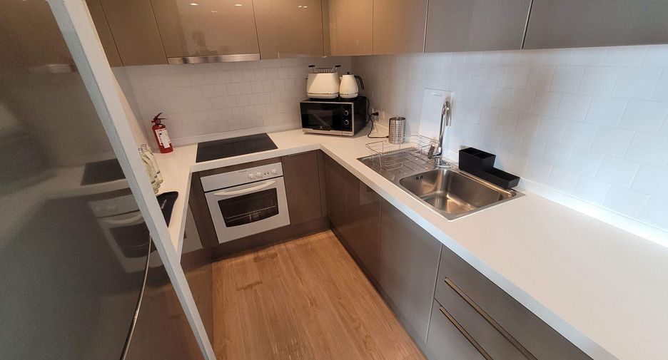 For rent 3 bedrooms condo in Khlong Toei, Bangkok