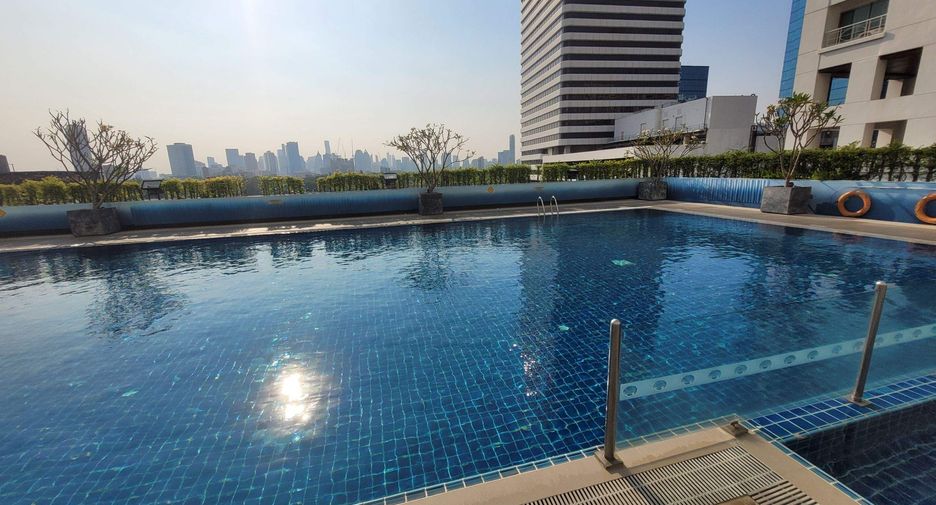 For rent 3 bedrooms condo in Khlong Toei, Bangkok
