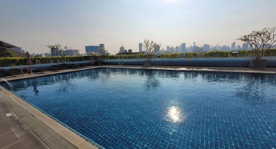 For rent 3 bedrooms condo in Khlong Toei, Bangkok