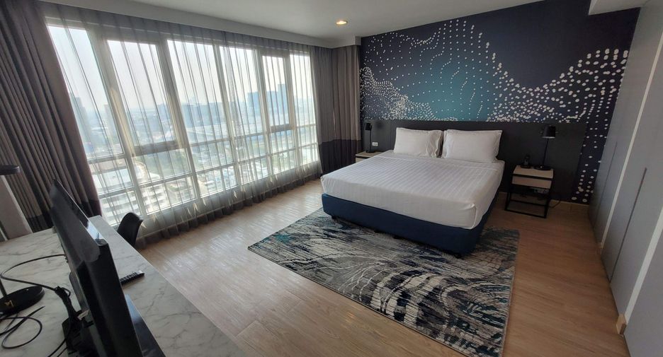 For rent 3 bedrooms condo in Khlong Toei, Bangkok
