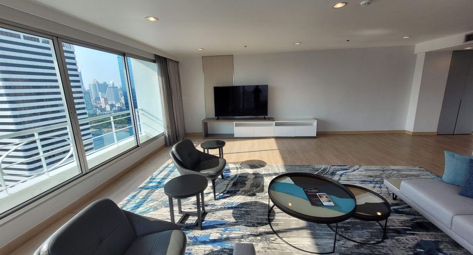 For rent 3 bedrooms condo in Khlong Toei, Bangkok