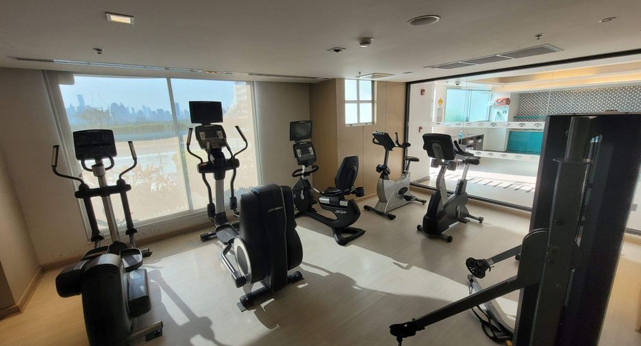 For rent 3 bedrooms condo in Khlong Toei, Bangkok