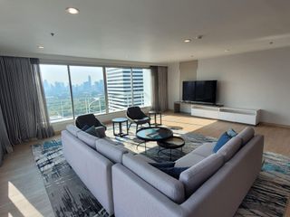 For rent 3 bedrooms condo in Khlong Toei, Bangkok