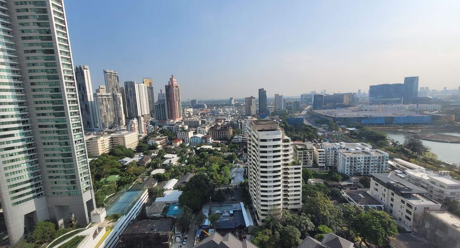 For rent 3 bedrooms condo in Khlong Toei, Bangkok