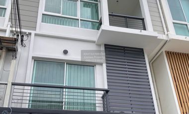 For sale 3 bedrooms townhouse in Prawet, Bangkok