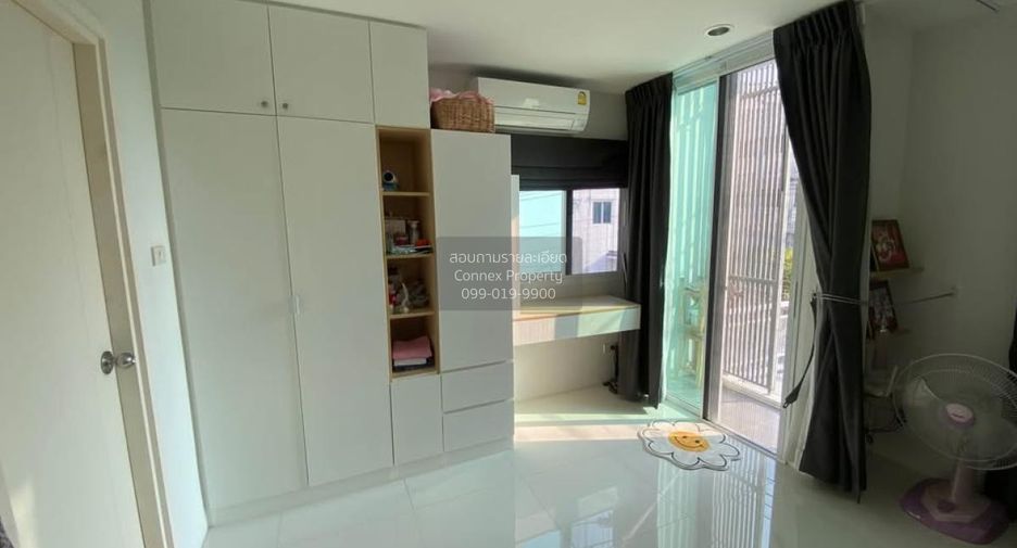 For sale 4 bedrooms townhouse in Pak Kret, Nonthaburi
