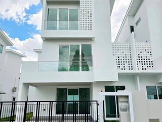 For sale 4 bedrooms house in Lat Phrao, Bangkok