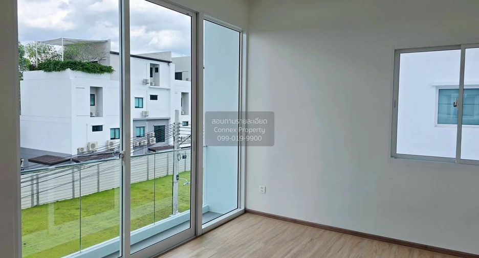 For sale 4 bedrooms house in Lat Phrao, Bangkok