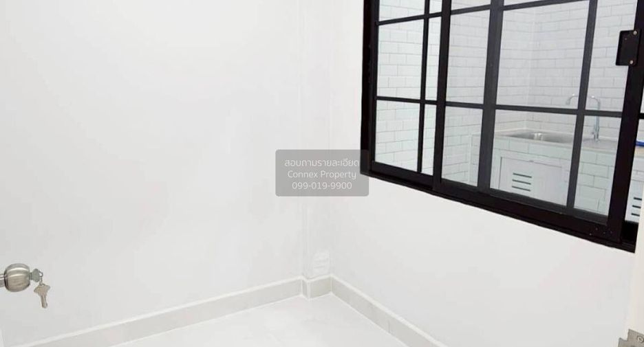 Casa adosada en venta de 2 habitaciones en Thanyaburi, Pathum Thani