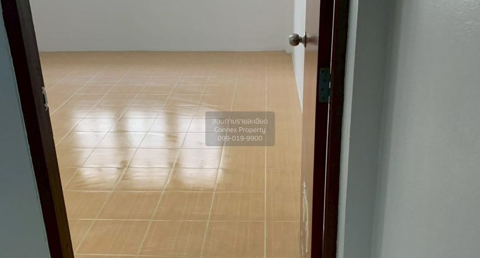 For sale 4 bedrooms townhouse in Bang Na, Bangkok