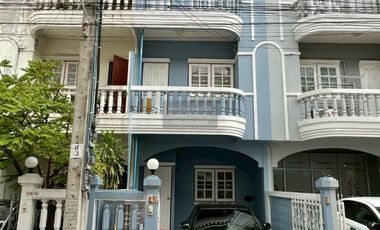 For sale 4 bedrooms townhouse in Bang Na, Bangkok
