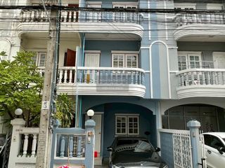 Casa adosada en venta de 4 habitaciones en Bang Na, Bangkok