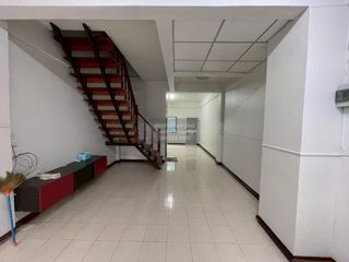 Casa adosada en venta de 4 habitaciones en Bang Na, Bangkok