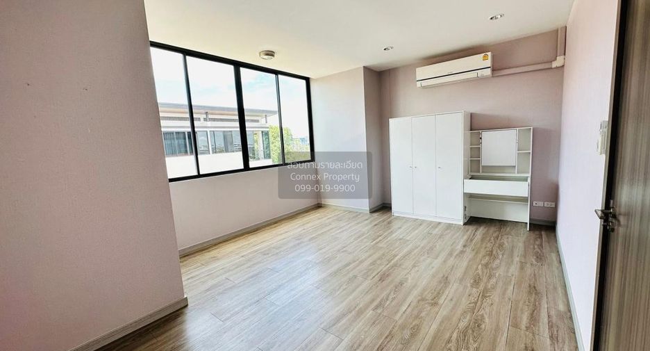 For sale 3 bedrooms townhouse in Bang Khun Thian, Bangkok
