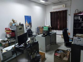 For sale 3 bedrooms retail Space in Bang Phlat, Bangkok