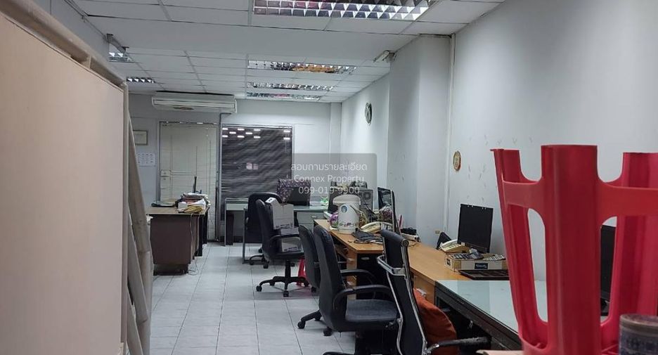 For sale 3 bedrooms retail Space in Bang Phlat, Bangkok