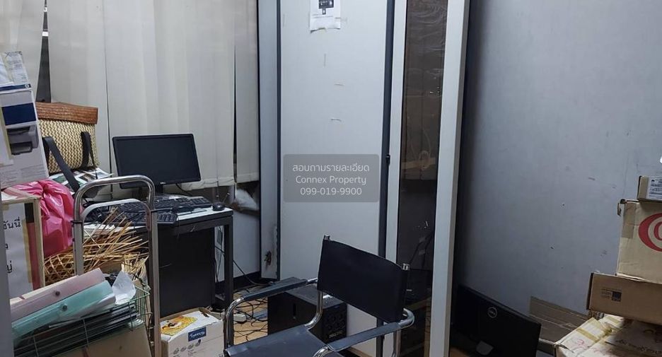 For sale 3 bedrooms retail Space in Bang Phlat, Bangkok