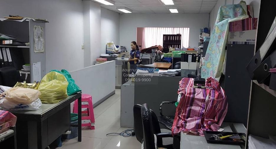 For sale 3 bedrooms retail Space in Bang Phlat, Bangkok