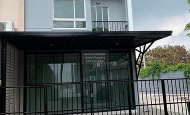 For rent 3 bedrooms townhouse in Suan Luang, Bangkok