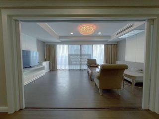 For rent 4 bedrooms condo in Watthana, Bangkok