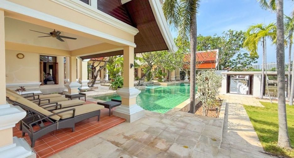 For sale 5 bedrooms house in Sattahip, Chonburi