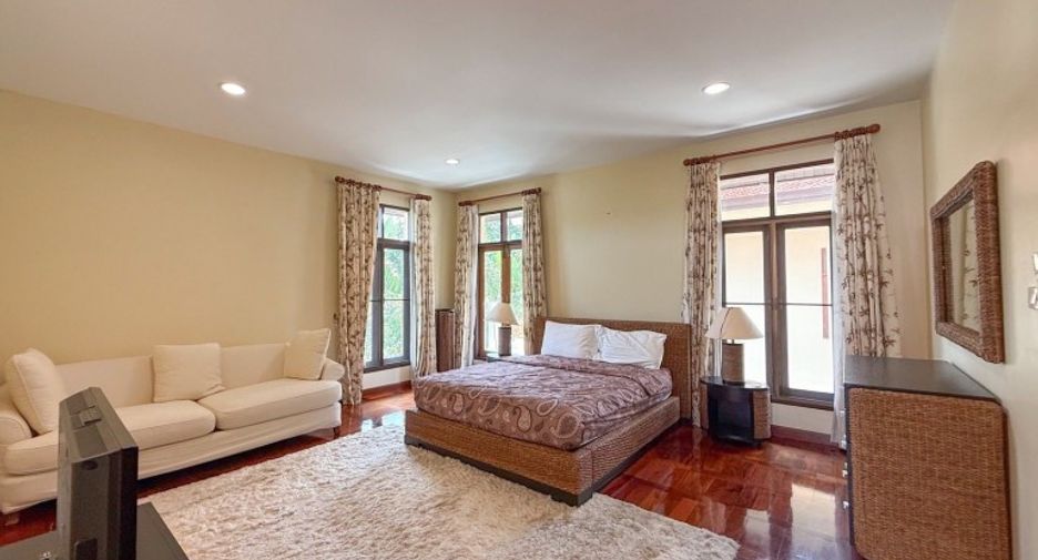 For sale 5 bedrooms house in Sattahip, Chonburi