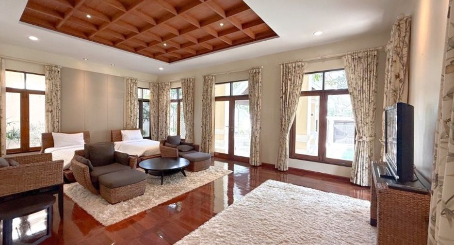 For sale 5 bedrooms house in Sattahip, Chonburi