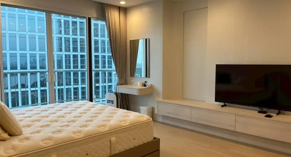 For rent 2 bedrooms condo in Yan Nawa, Bangkok