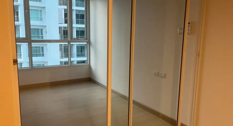 For rent 2 bedrooms condo in Yan Nawa, Bangkok