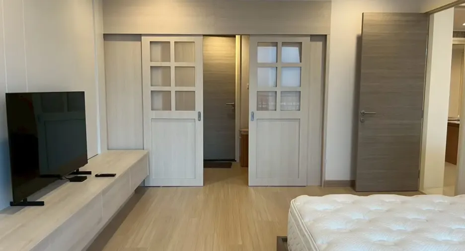 For rent 2 bedrooms condo in Yan Nawa, Bangkok
