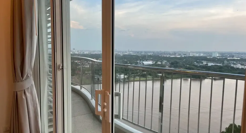 For rent 2 bedrooms condo in Yan Nawa, Bangkok