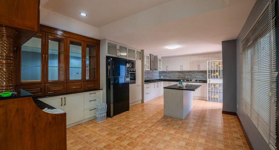 Casa en venta de 4 habitaciones en Bang Lamung, Chonburi