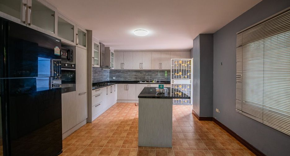Casa en venta de 4 habitaciones en Bang Lamung, Chonburi