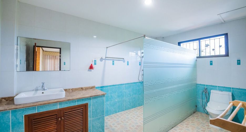 Casa en venta de 4 habitaciones en Bang Lamung, Chonburi