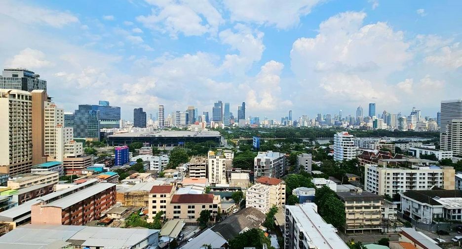 À louer 3 chambres condo à Khlong Toei, Bangkok
