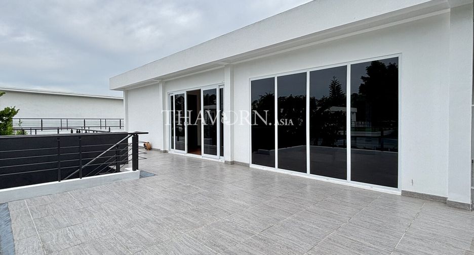 Haus zum Kauf mit 4 Zimmer in Sattahip, Chonburi