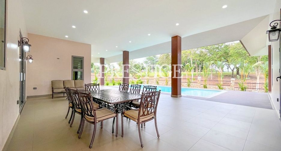 Casa en venta de 4 habitaciones en Bang Lamung, Chonburi
