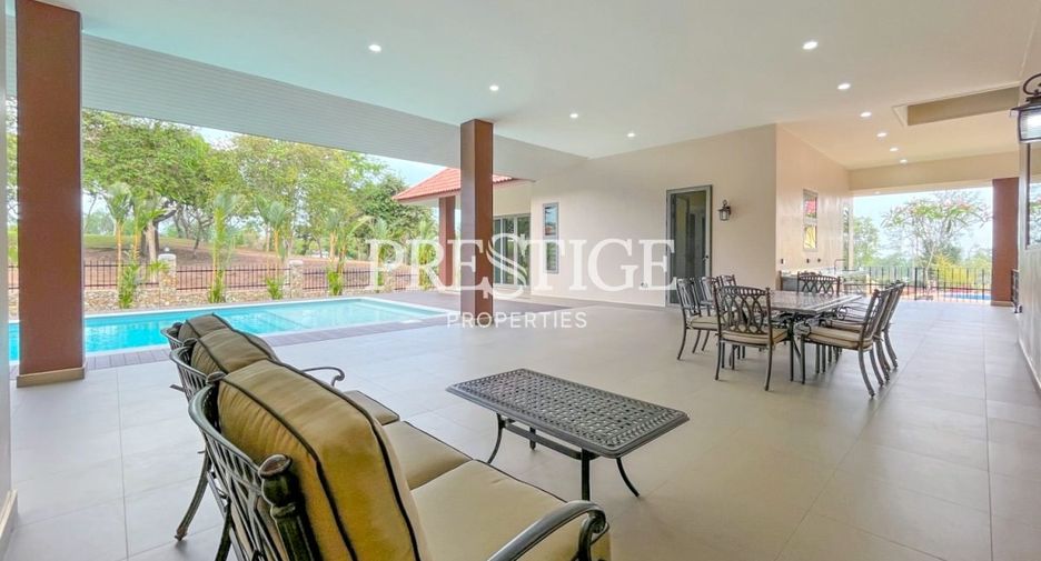 Casa en venta de 4 habitaciones en Bang Lamung, Chonburi