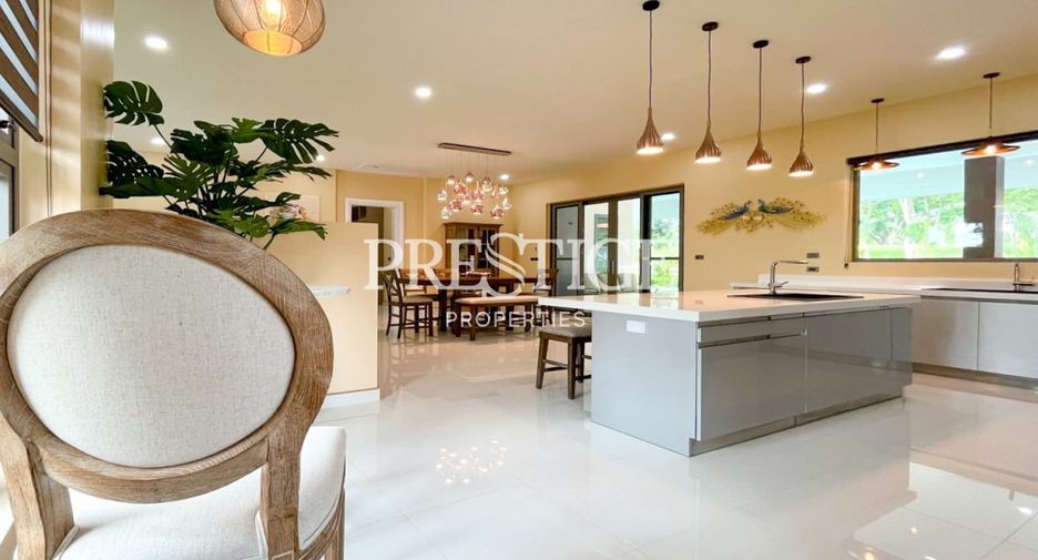 Casa en venta de 4 habitaciones en Bang Lamung, Chonburi
