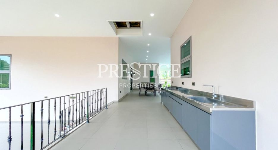 Casa en venta de 4 habitaciones en Bang Lamung, Chonburi