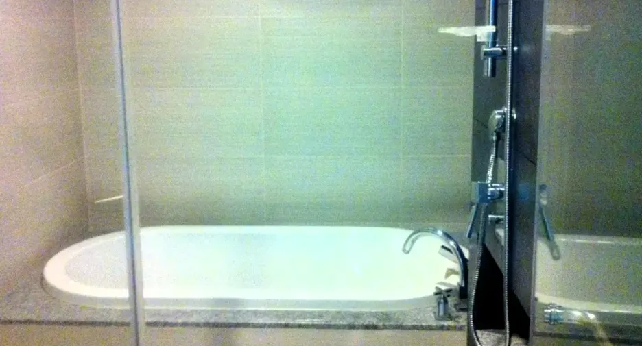 For sale 2 ベッドルーム condo in Khlong Toei, Bangkok